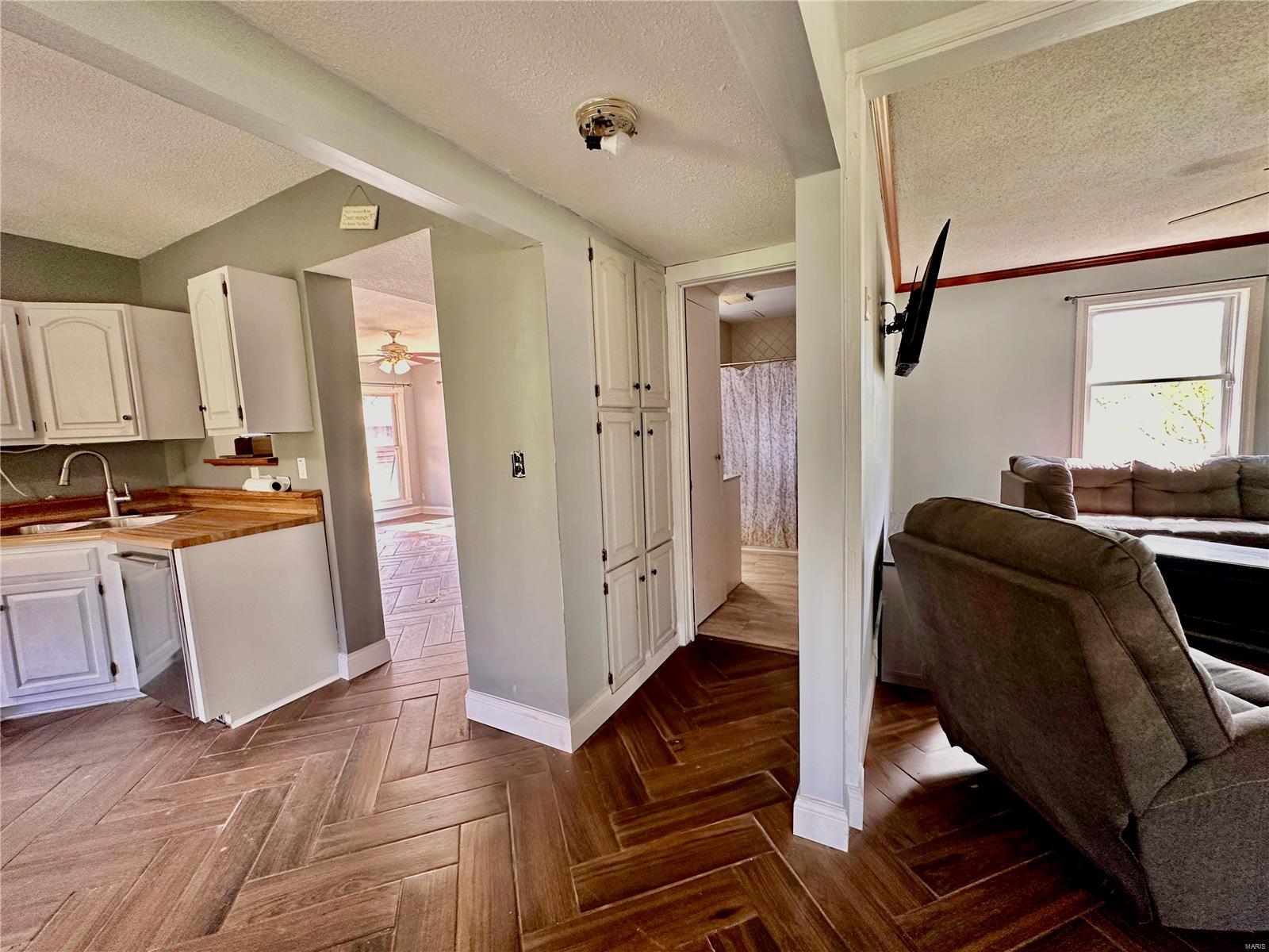3433 Douglas Road Florissant, MO 63034 - Photo 7 of 45 Gallery Image 7