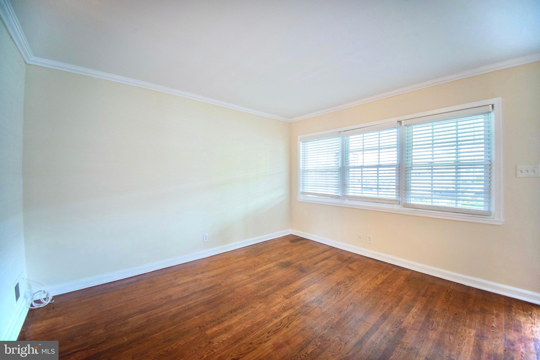 7471 Rabon Avenue Baltimore, MD 21222 - Photo 3 of 35