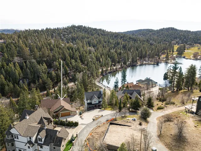 $995,000 | 806 Brentwood Drive, Lake Arrowhead, CA 92352