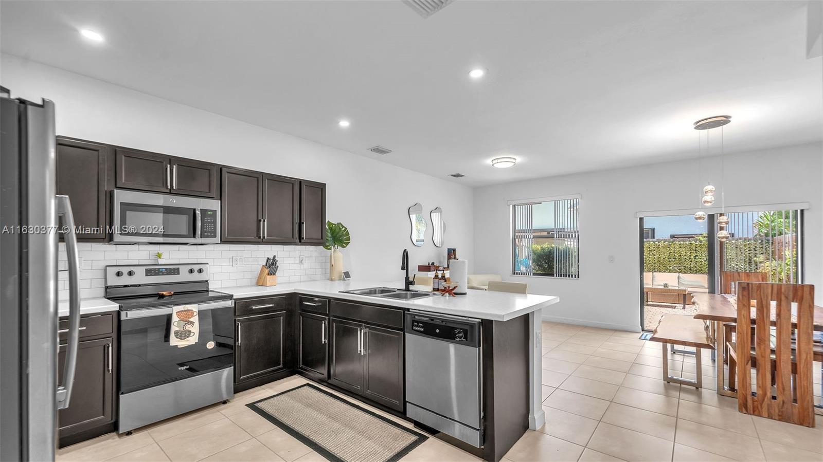 11529 Southwest 250th Street Homestead, FL 33032 - Photo 11 of 48 Gallery Image 11
