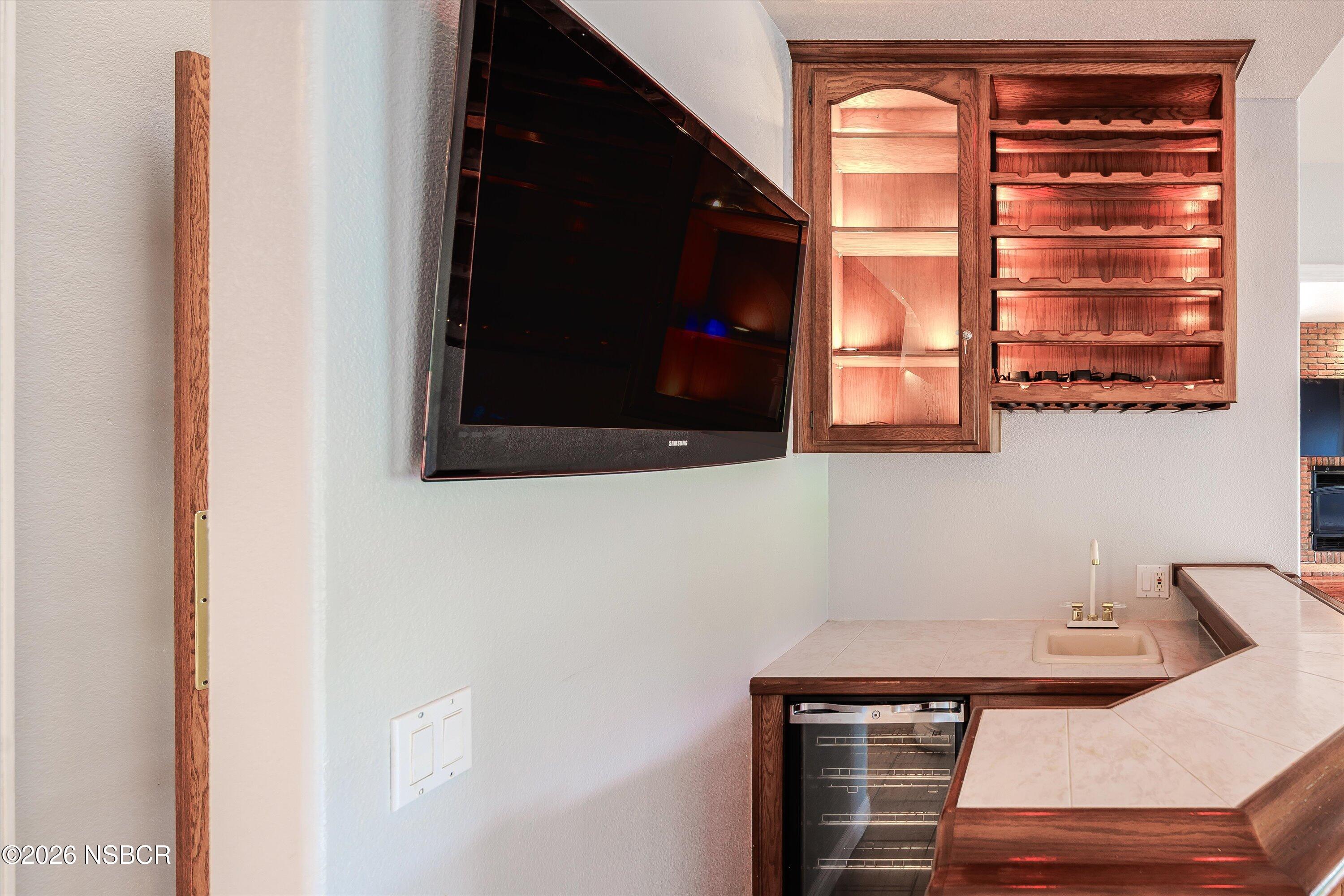 2655 Adobe Falls Road Lompoc, CA 93436 - Photo 16 of 52 16-Bar Area