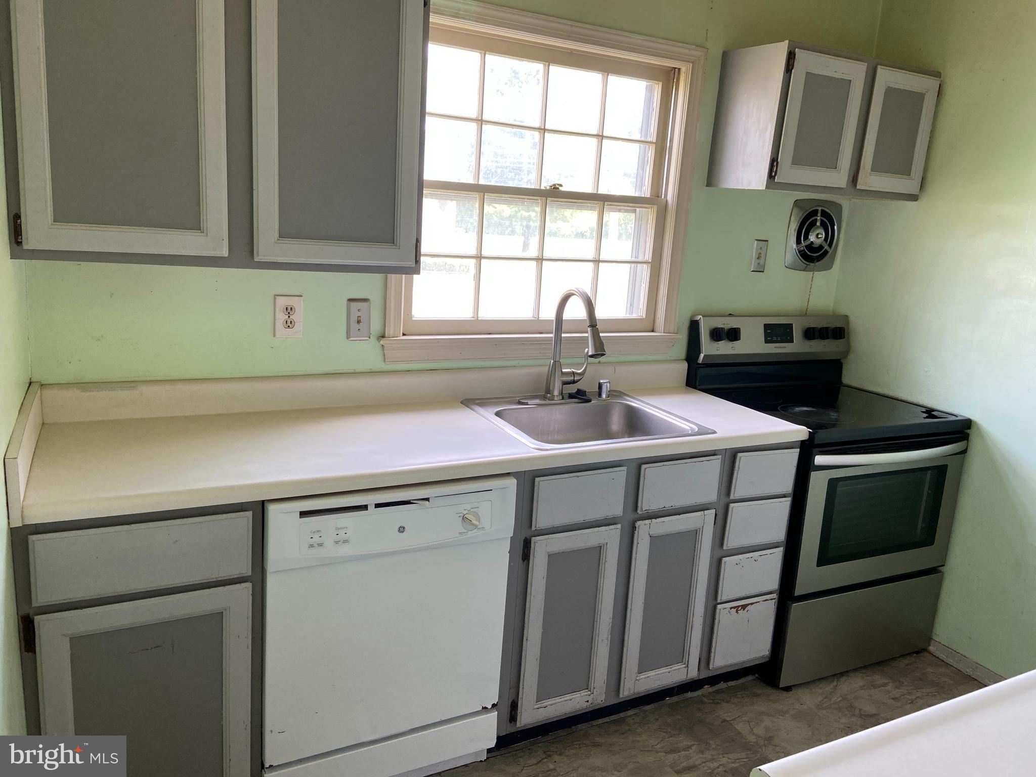 223 Dry Mill Road Southwest Leesburg, VA 20175 - Photo 2 of 5 Gallery Image 2