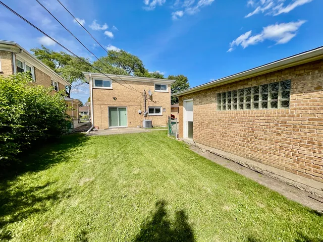 $3,300 | 4825 Sherwin Avenue, Lincolnwood, IL 60712