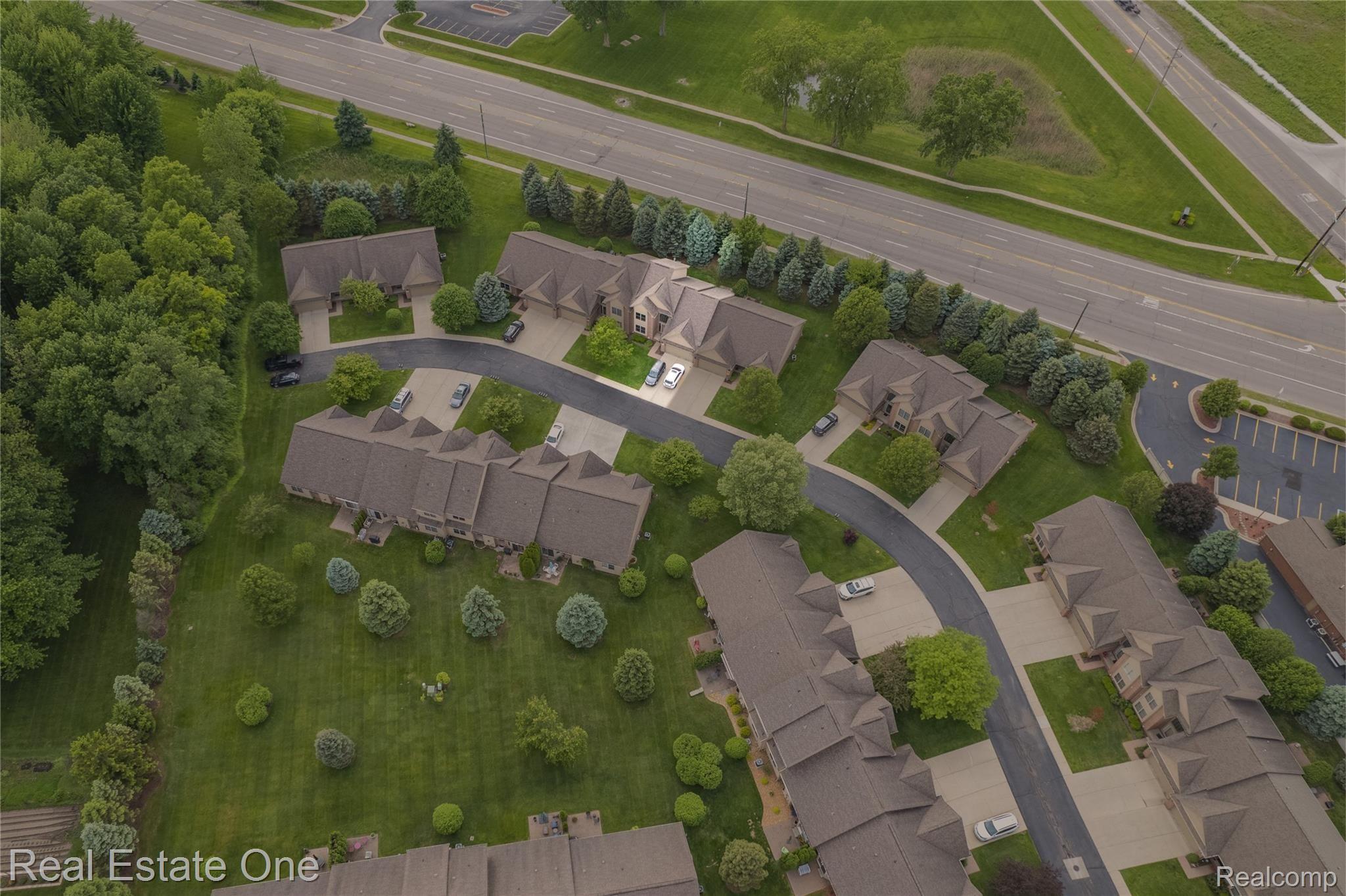 22470 Timber Ridge Court, Unit 25 Trenton, MI 48183 - Photo 36 of 36 22470 Timber Ridge Ct-32.jpg
