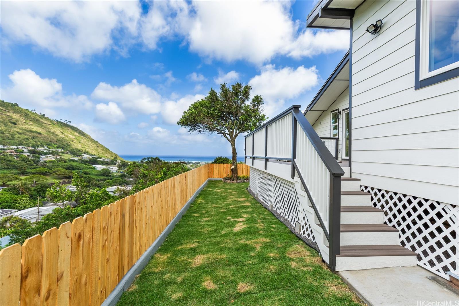 907 Ahuwale Street Honolulu, HI 96821 - Photo 18 of 25 Custom Steps to ascending to a composite decking