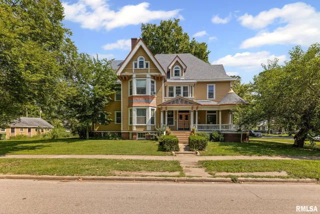 $230,000 | 404 West Broadway, Centralia, IL 62801