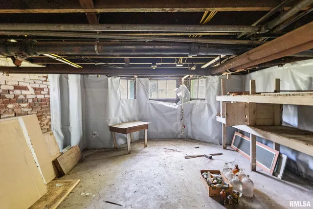 $230,000 | 404 West Broadway, Centralia, IL 62801