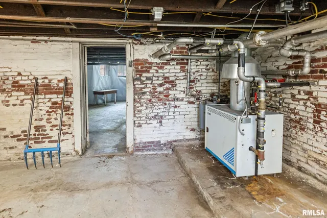 $230,000 | 404 West Broadway, Centralia, IL 62801