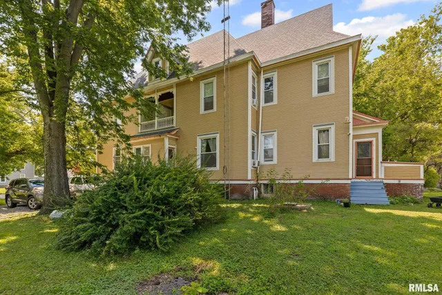 $230,000 | 404 West Broadway, Centralia, IL 62801