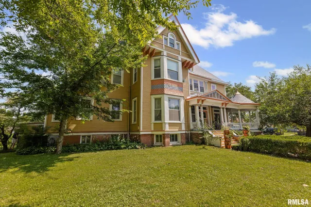 $230,000 | 404 West Broadway, Centralia, IL 62801