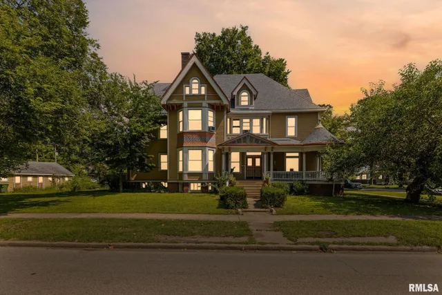 $230,000 | 404 West Broadway, Centralia, IL 62801