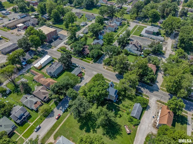 $230,000 | 404 West Broadway, Centralia, IL 62801