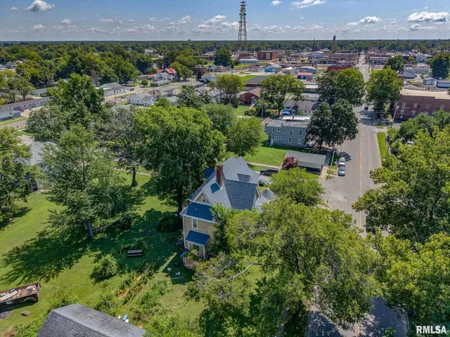 $230,000 | 404 West Broadway, Centralia, IL 62801