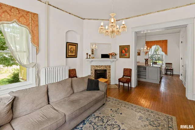 $230,000 | 404 West Broadway, Centralia, IL 62801