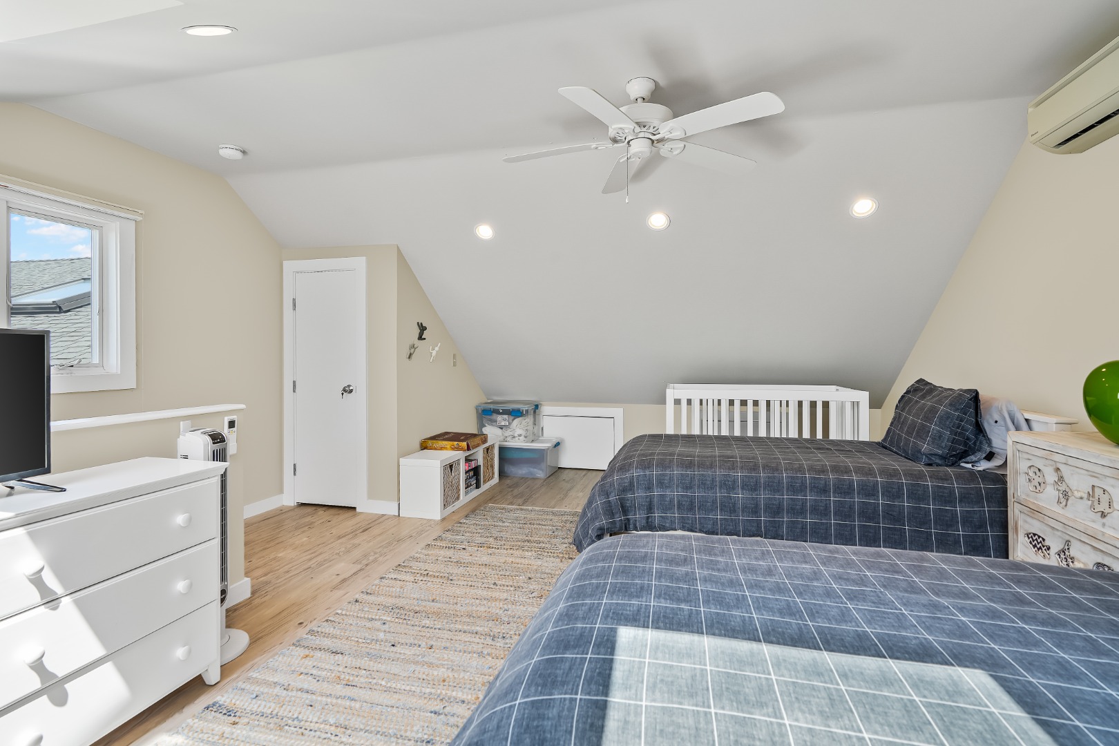 493 Katama Road, Unit E2 Edgartown, MA 02539 - Photo 16 of 29 a very nice looking room with a large window