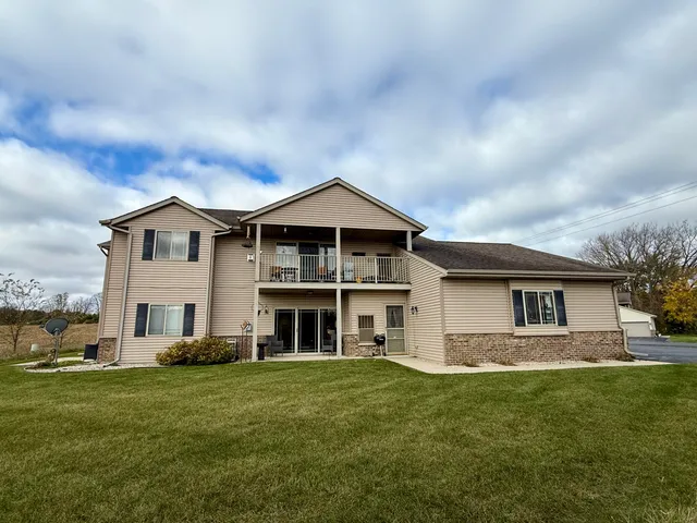 $274,900 | 933 Spring Court, Newburg, WI 53095