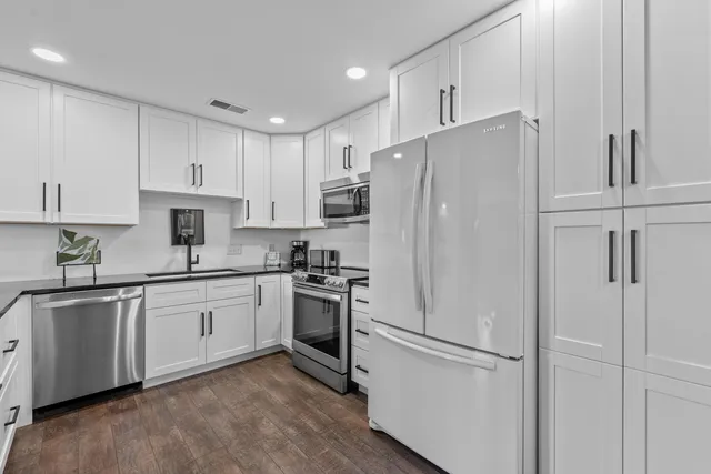 $274,900 | 933 Spring Court, Newburg, WI 53095