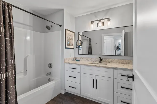 $274,900 | 933 Spring Court, Newburg, WI 53095