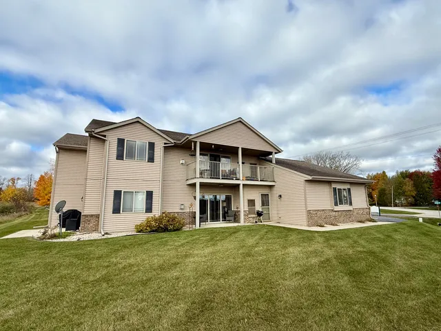 $274,900 | 933 Spring Court, Newburg, WI 53095