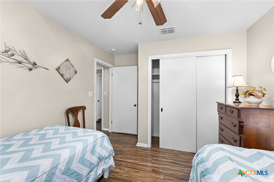 2052 Gruene Road New Braunfels, TX 78130 - Photo 22 of 33 a bedroom with a bed and a window