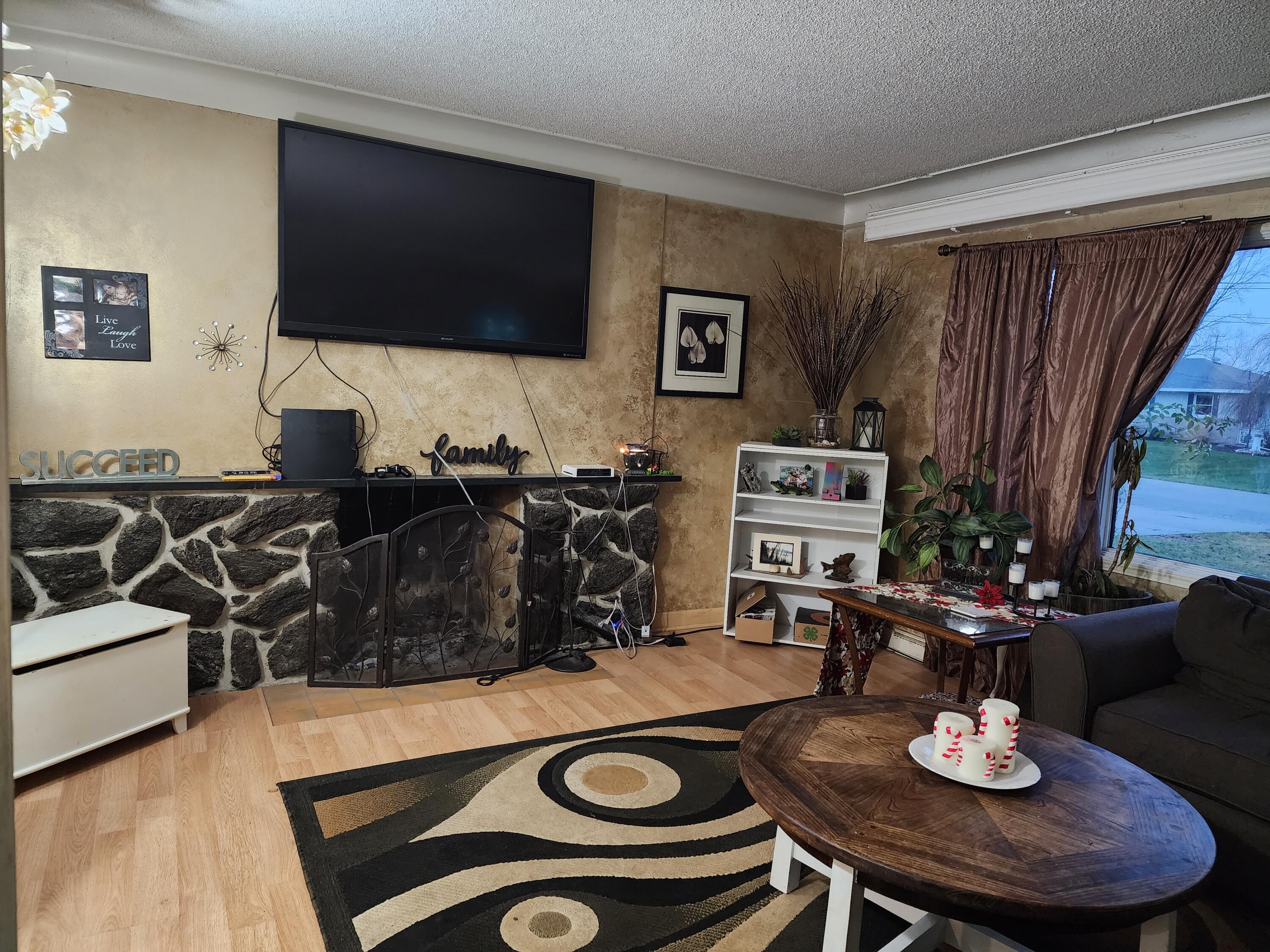 1433 Winifred Street Jenison, MI 49428 - Photo 3 of 14 20231201_171341