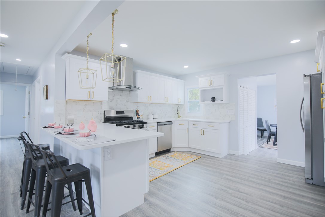 1 Douglas Circle Smithfield, RI 02828 - Photo 3 of 28