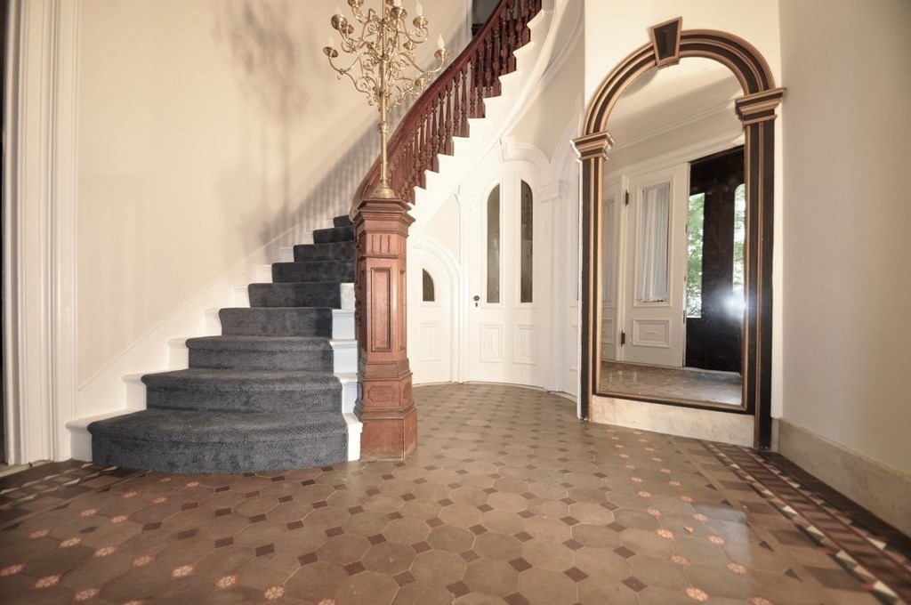 57 Hancock Street Boston, MA 02114 - Photo 4 of 11