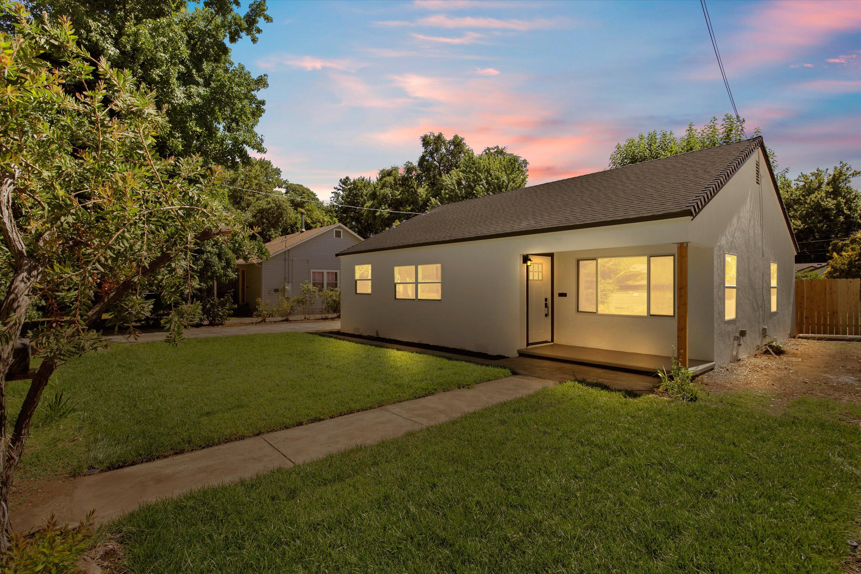 1709 Arcadian Avenue Chico, CA 95926 - Photo 2 of 33 a view of a backyard of the house