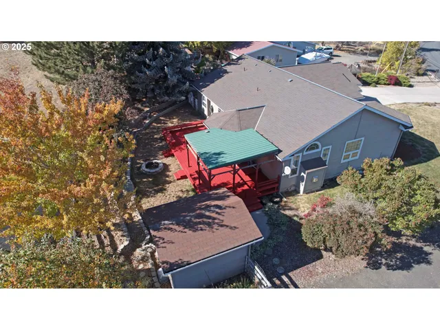 a picture of a city view