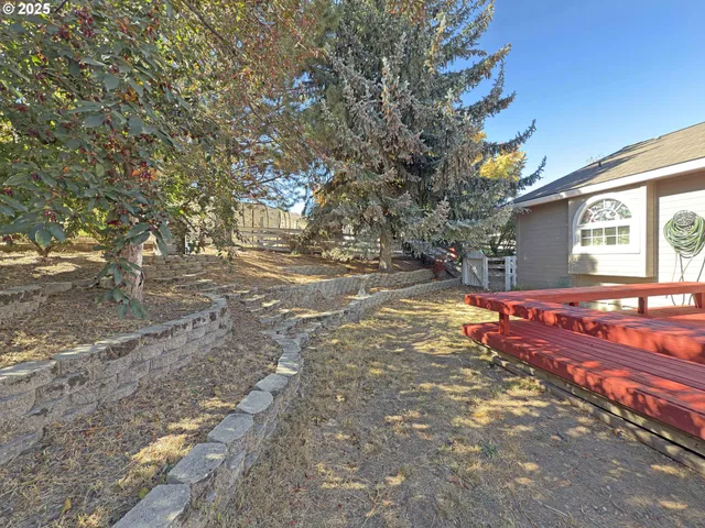 a view of a yard with an trees