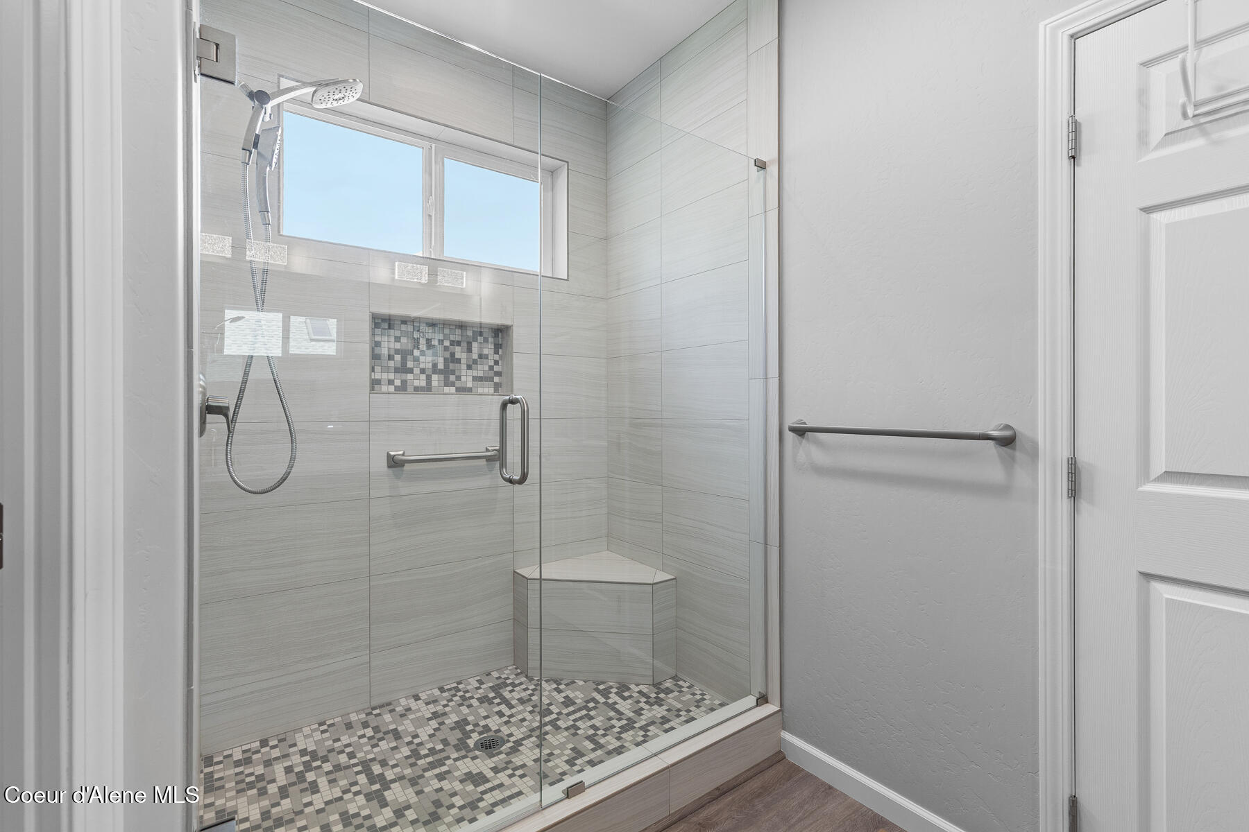 125 Golfview Lane Sandpoint, ID 83864 - Photo 20 of 49 Master-Spa like bathroom