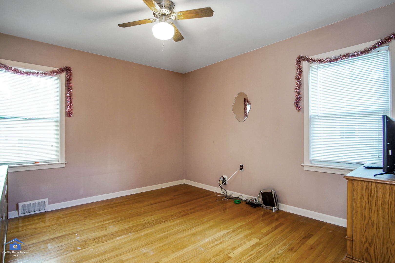 18450 Homewood Avenue Homewood, IL 60430 - Photo 14 of 20 a view of a livingroom with a window