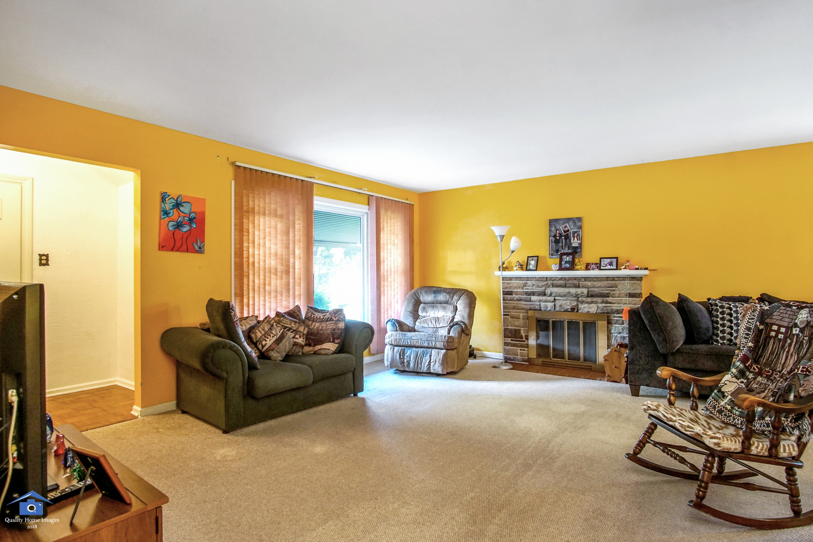 18450 Homewood Avenue Homewood, IL 60430 - Photo 4 of 20 a living room with furniture and a flat screen tv