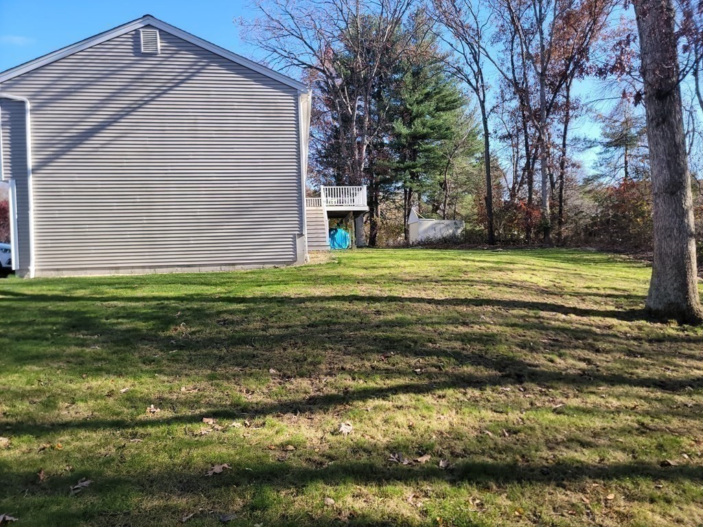 66 Vincent Circle Worcester, MA 01604 - Photo 36 of 40 a backyard of a house