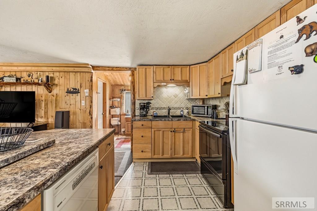 4043 Kiowa Road Island Park, ID 83429 - Photo 17 of 42