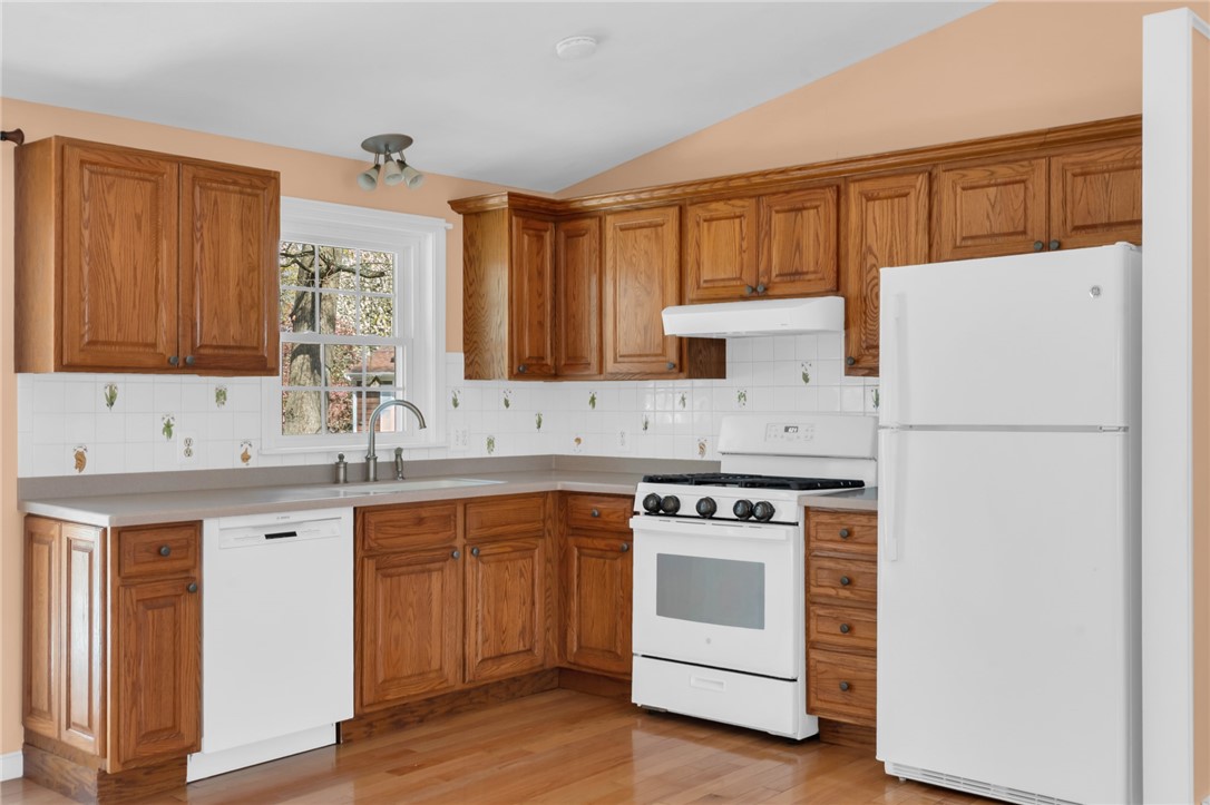 175 Monroe Street Warwick, RI 02888 - Photo 13 of 32