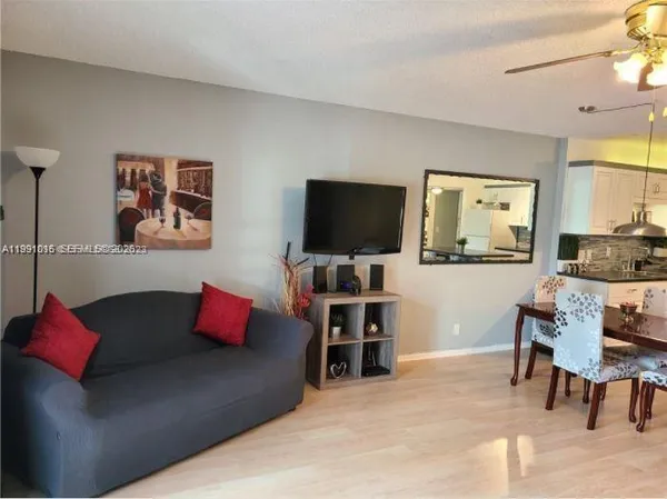 $1,650 | 2061 Northwest 47th Terrace, Unit 205, Lauderhill, FL 33313
