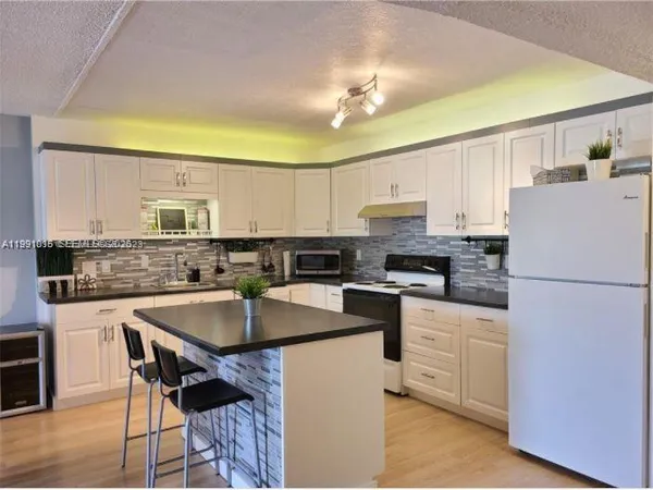 $1,650 | 2061 Northwest 47th Terrace, Unit 205, Lauderhill, FL 33313