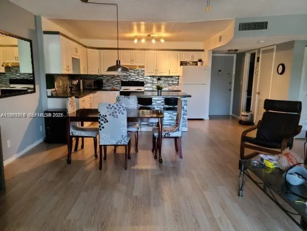 $1,650 | 2061 Northwest 47th Terrace, Unit 205, Lauderhill, FL 33313