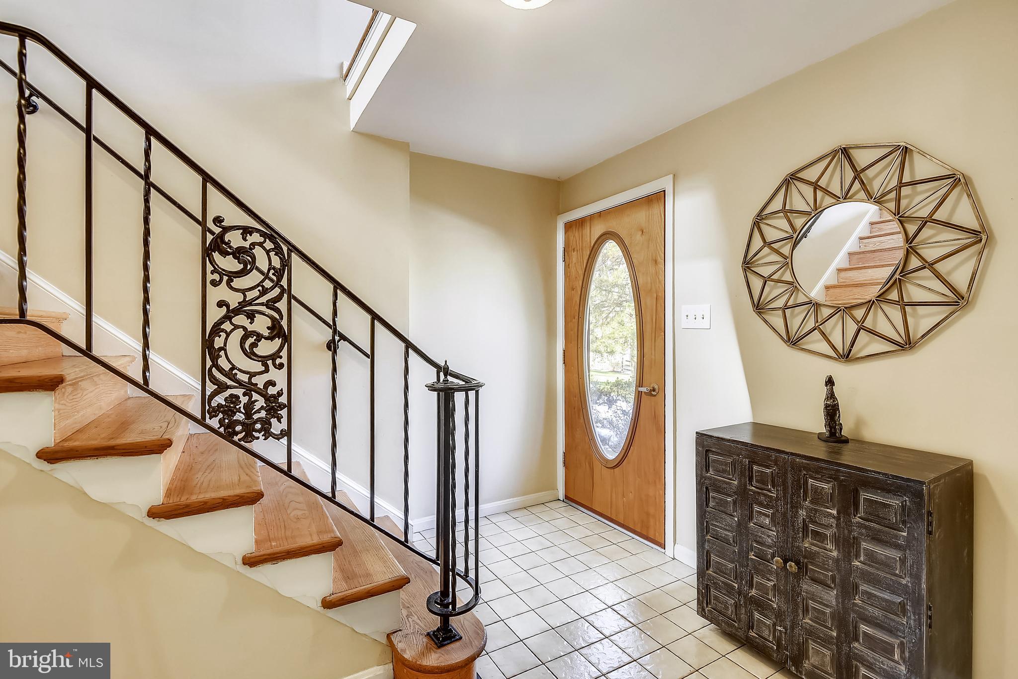 9925 Coach Road Vienna, VA 22181 - Photo 3 of 45 Entry Foyer