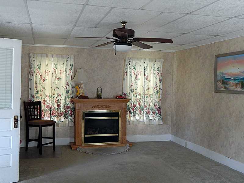 30 Opper Avenue Warwick, RI 02889 - Photo 13 of 15 Living Room.