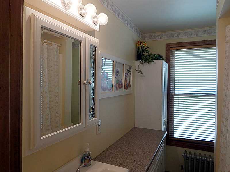 30 Opper Avenue Warwick, RI 02889 - Photo 8 of 15 Bathroom.