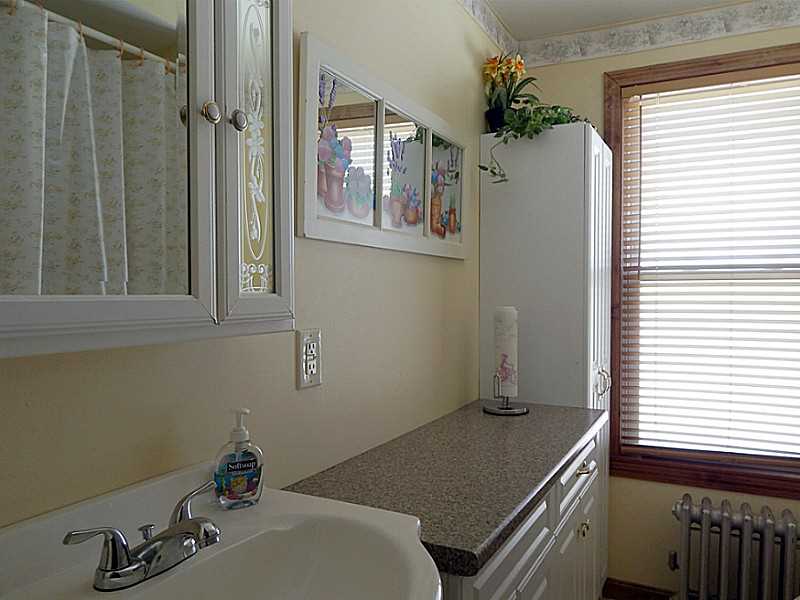 30 Opper Avenue Warwick, RI 02889 - Photo 9 of 15 Bathroom.