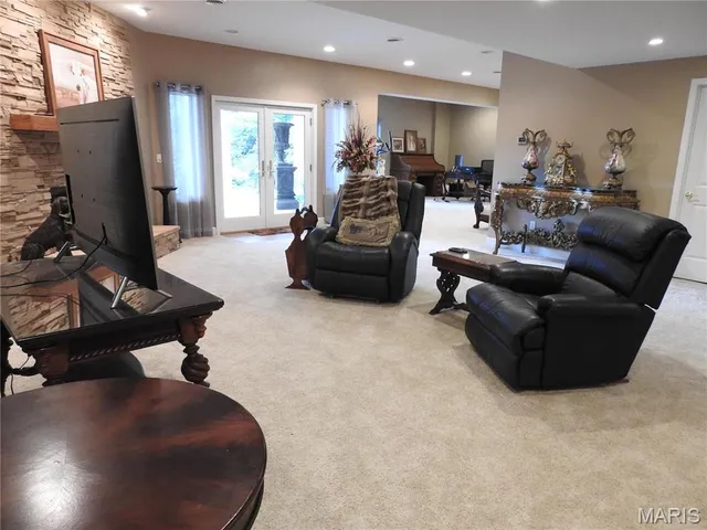 $885,000 | 10840 Breeden Drive, Rolla, MO 65401