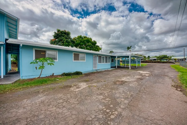 a view of a house with backyard and a garden