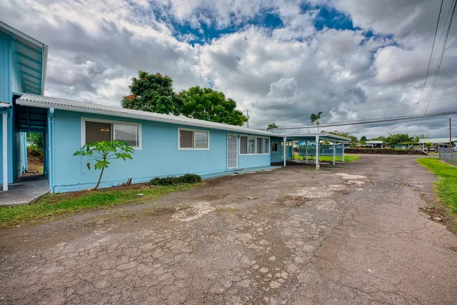 a view of a house with backyard and a garden