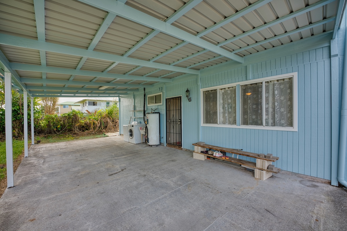2059 Kinoole Street Hilo, HI 96720 - Photo 4 of 30 a view of a room with gym equipment