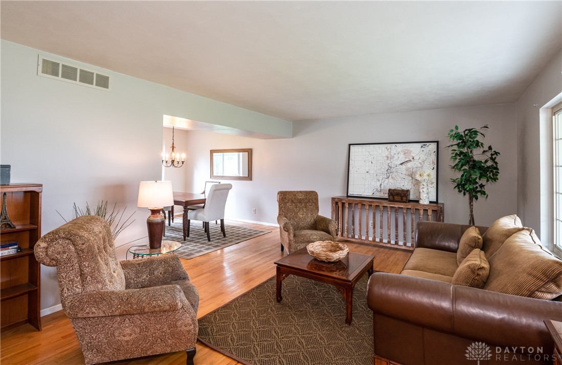 737 Silverleaf Drive Riverside, OH 45431 - Photo 3 of 53