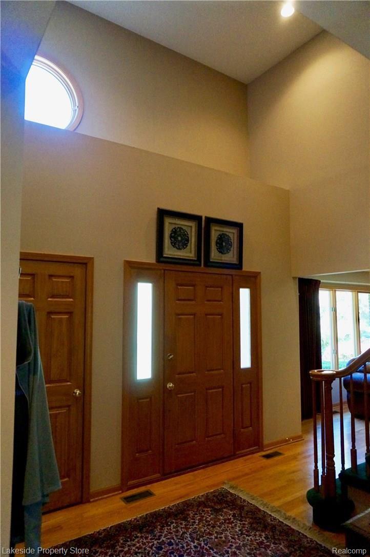 2869 West Avon Road Rochester, MI 48309 - Photo 9 of 47 Front Foyer