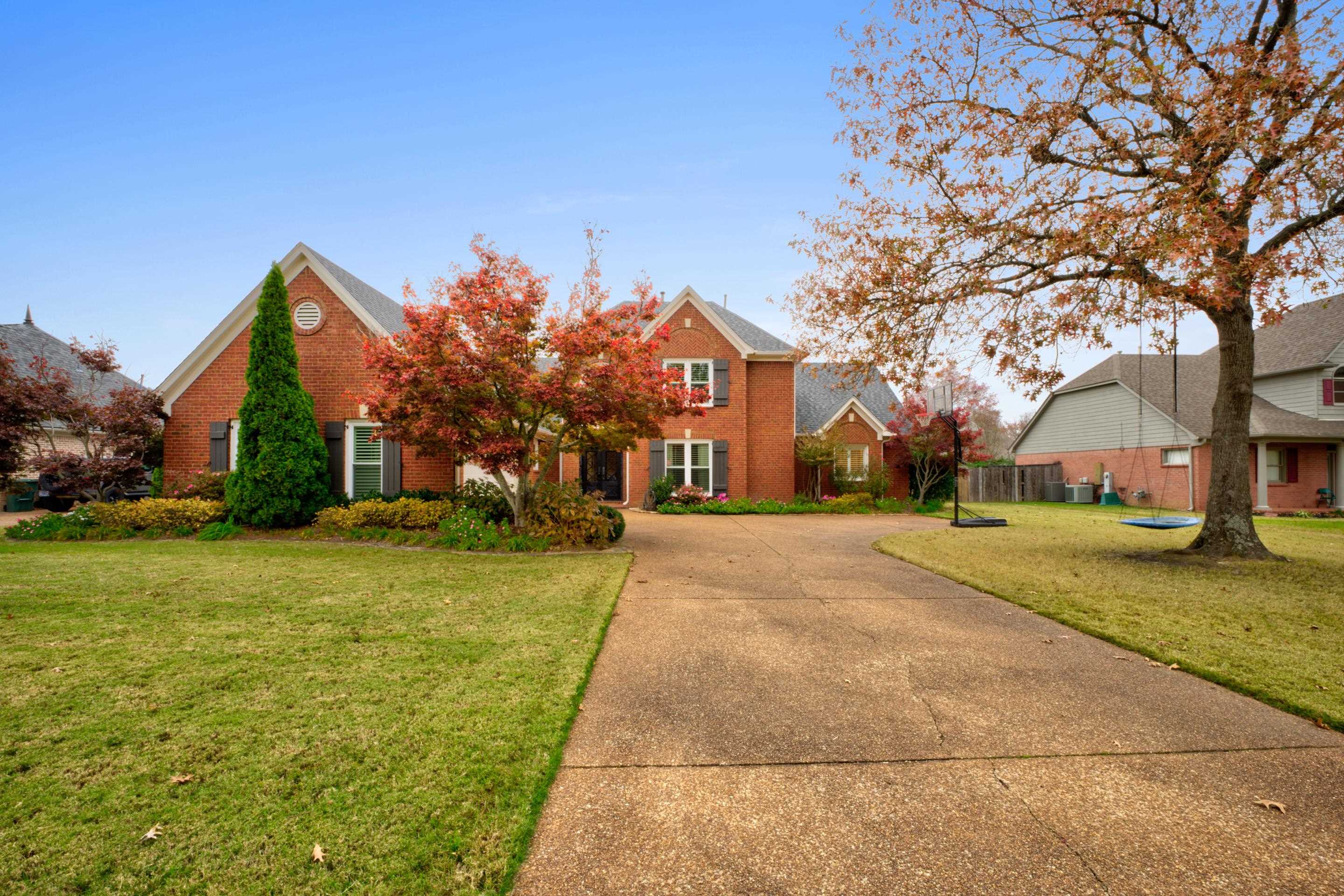 9852 Garden Place Collierville, TN 38139 - Photo 35 of 38 a front view of house with yard and trees